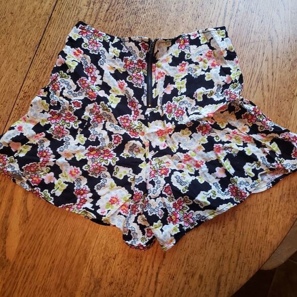 BONGO Floral Skort Junior Women’s Size 3 Pink & Black Summer Festival Style NWOT - Picture 2 of 6